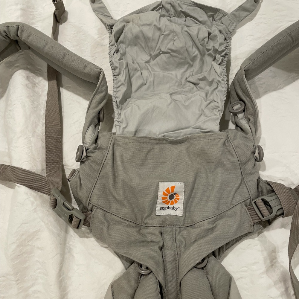Grey ErgoBaby like new !